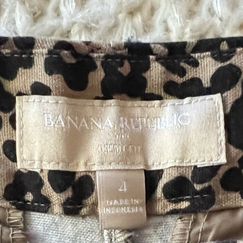 NWOT BANANA REPUBLIC Animal Print DRESS SHORTS 4 - Picture 3 of 9